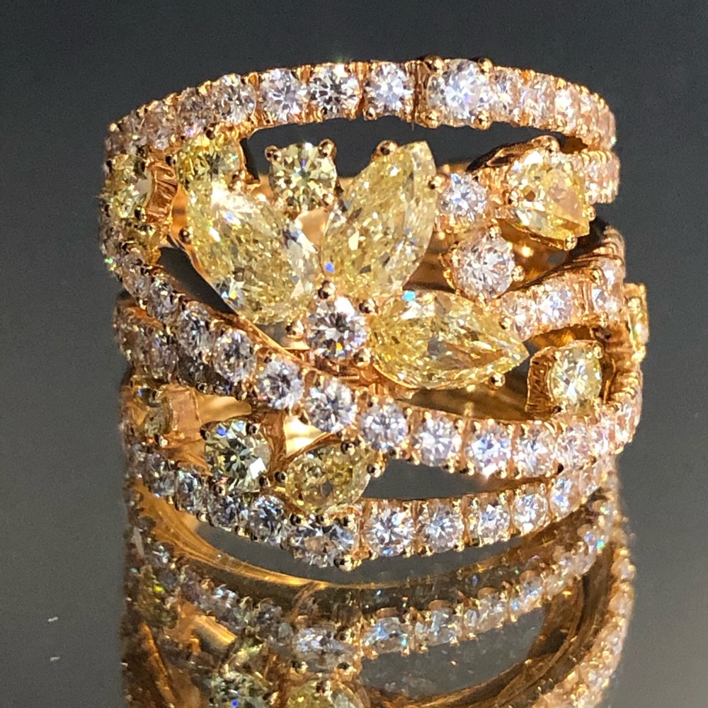 Ring with a fancy color Diamonds  by Crivelli